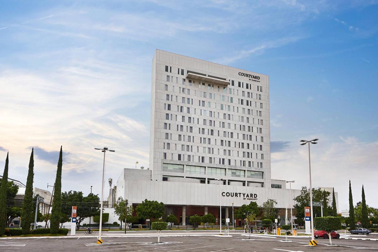 Courtyard By Marriott Leon At The Poliforum Hotel Exterior photo